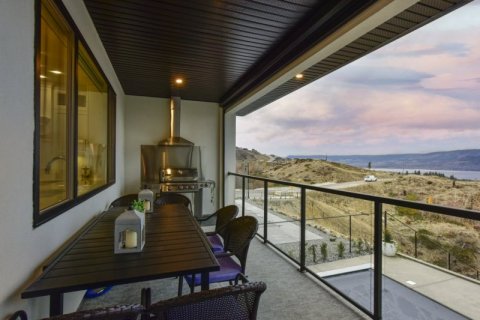 QVA-Luxury-Dining-Area-and-Outdoor-Kitchen-1570-Antler-Court