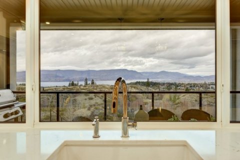 QVA-Luxury-Kitchen-Large-Window-with-View-1570-Antler-Court