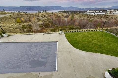 QVA-Luxury-Pool-Deck-and-Green-Space-1570-Antler-Court