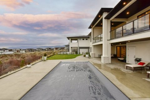 QVA-Luxury-Pool-Deck-with-View-1570-Antler-Court