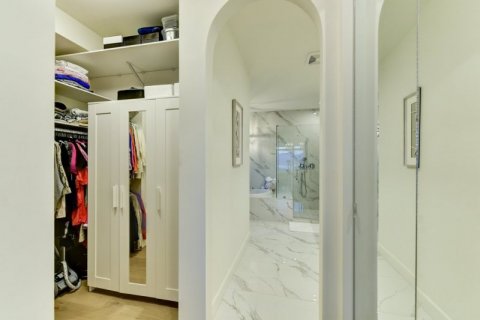 QVA-Luxury-Arched-Entry-Way-to-Ensuite-1570-Antler-Court