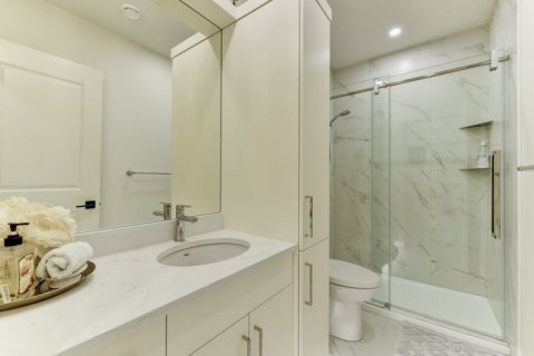 QVA-Luxury-Bathroom-with-Tall-Shower-1570-Antler-Court