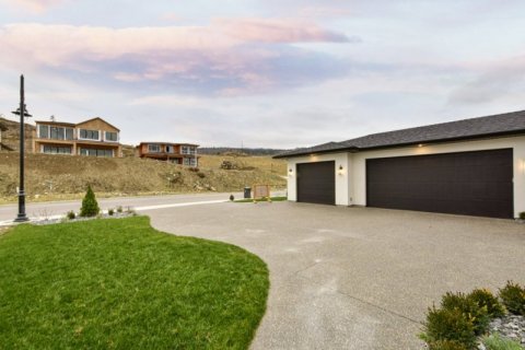 QVA-Luxury-Exterior-Garages-1570-Antler-Court