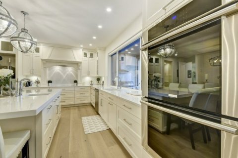 QVA-Luxury-Kitchen-with-High-End-Appliances-1570-Antler-Court