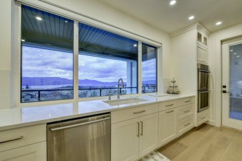 QVA-Luxury-Kitchen-with-a-View-1570-Antler-Court