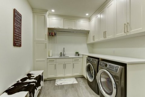 QVA-Luxury-Laundry-Room-Sink-and-Drying-Area-1570-Antler-Court