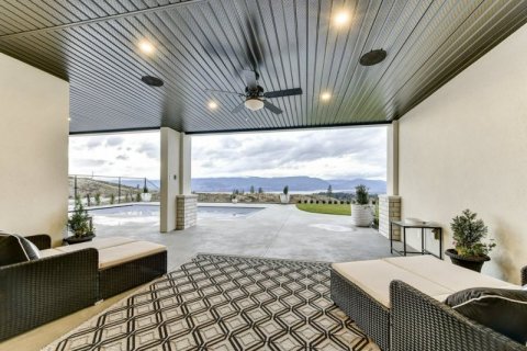 QVA-Luxury-Lower-Deck-with-Pool-and-View-1570-Antler-Court