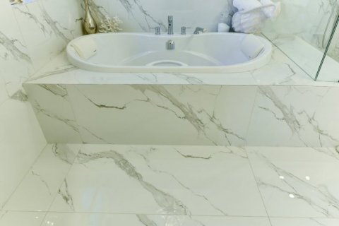QVA-Luxury-Soaker-Tub-with-Marble-Finish-1570-Antler-Court